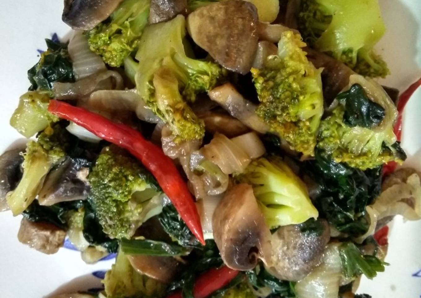 Champiñones con espinaca y brócoli
