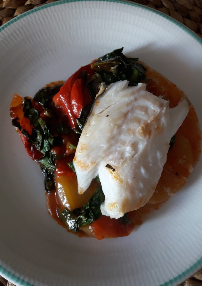Una foto de Pescado a la mallorquina - bacalao -spanyolos ételek magyarul