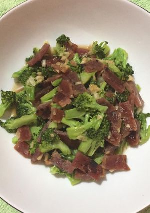 Foto resep Mpasi Chloe|bekel suami|Brokoli Tumis Kering Dendeng Babi