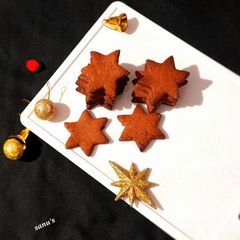 A picture of Zimtsterne(Christmas cookies).
