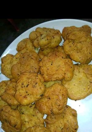 गेहूं के आटे की मठरी (Gehu ke aate ki mathri recipe in hindi) रेसिपी मुख्य फोटो