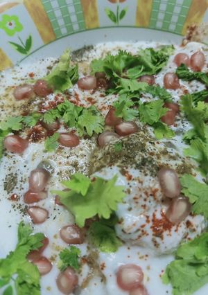 દહીં વડા(dahi vada recipe in Gujarati) રેસીપી મુખ્ય ફોટો