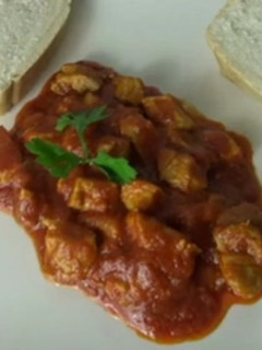 Una foto de Carne con tomate