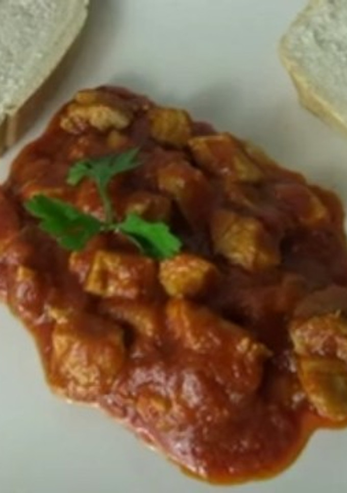 Una foto de Carne con tomate