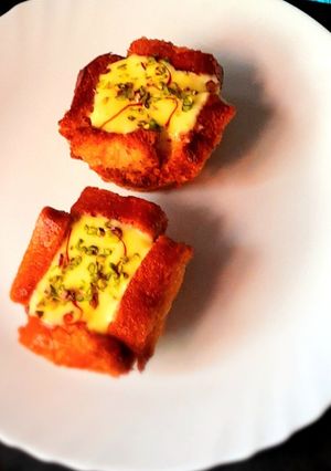 A picture of Kesar Pista Custard In Rusk Shahi Tukda Bowl.