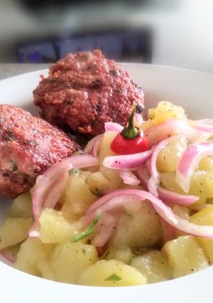 A picture of Oriental-Style Beef Burgers 👍🇵🇪.
