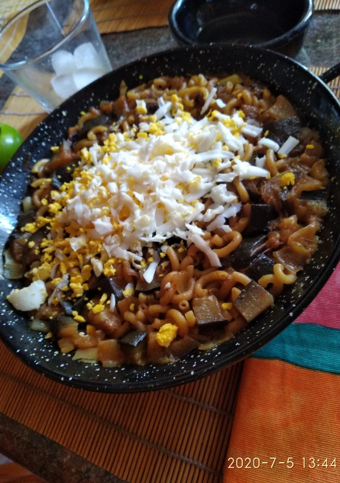 Una foto de Fideuá ovovegetariana