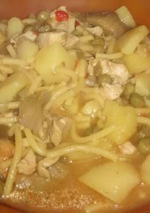 Foto principal de Guiso de patatas con fideos