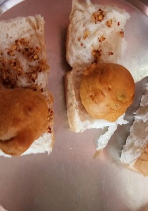 A picture of Vada Pav.