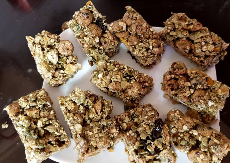 Recipe of Ultimate My Choc Chip Cereal, Oat &amp; Coconut Cluster Bars 😗
