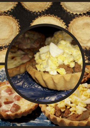 Una foto de Mini tartas surtidas (jamón y queso/atún y huevo)