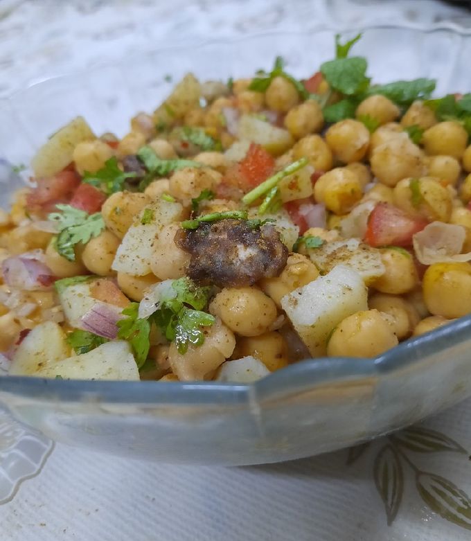 A picture of Simple chana aalu chaat.