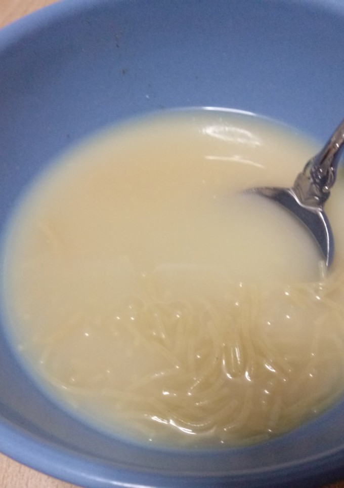 Una foto de Sopa de fideos calentita