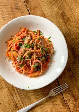 A picture of 🍝 Aubergine tomato sauce pasta - or you call it eggplant?.