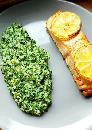 O poză a rețetei File de păstrav somonat cu spanac și ricotta.
