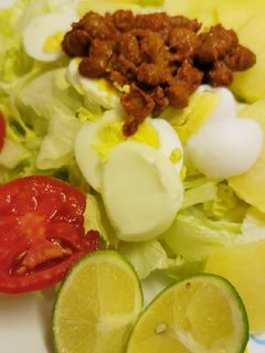 عکسی از دستور سالاد لوبیا چیتی 😀😀😀