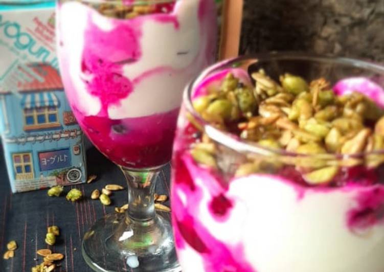 Langkah Mudah untuk Menyiapkan Dragonfruit Granola Parfait yang Bisa Manjain Lidah