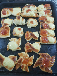 Una foto de Facturas fáciles sin hojaldre ni manteca