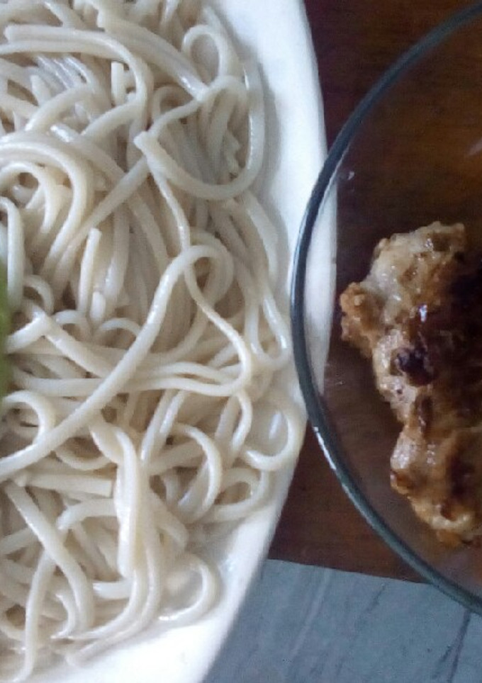 Una foto de Spaghettis con salsa de aguacate