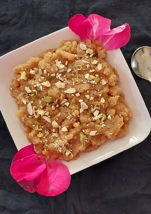 ઘઉં ના લોટ નો શીરો રેસીપી મુખ્ય ફોટો