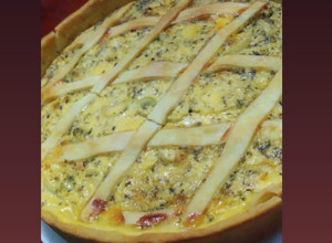 Una foto de Tarta de cebolla, queso y panceta