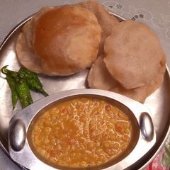 A picture of Daal Puri.