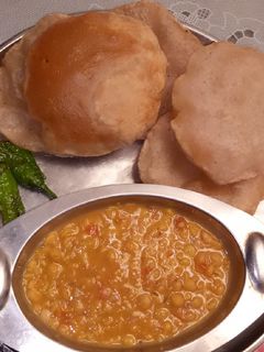A picture of Daal Puri.