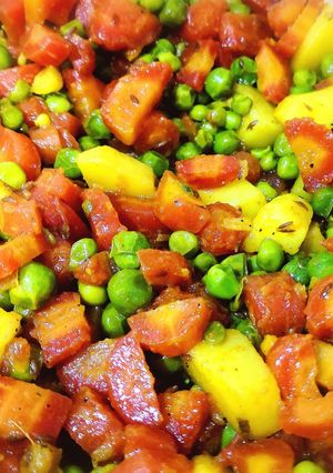 A picture of Aloo Gajar matar ki sabji.