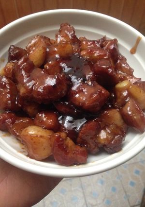Hình của món Sườn rim chua ngọt.