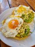 Avocado Toast กับไข่ดาว (English Muffin) อาหารเช้าง่ายๆ