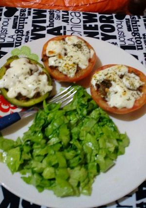 Una foto de Tomate relleno 👌😊