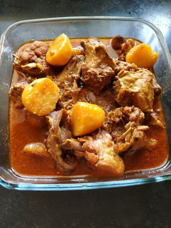 আলু দিয়ে মুরগির মাংস রেসিপির প্রধান ছবি