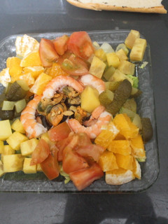 Una foto de Ensalada de gambas y mejillones