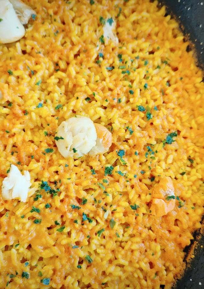 Una foto de Arroz con vieiras