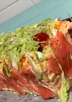 Una foto de Pastel de salmón con tomate cherry