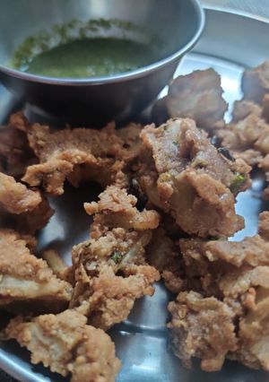 A picture of Singhare Ki Pakore.