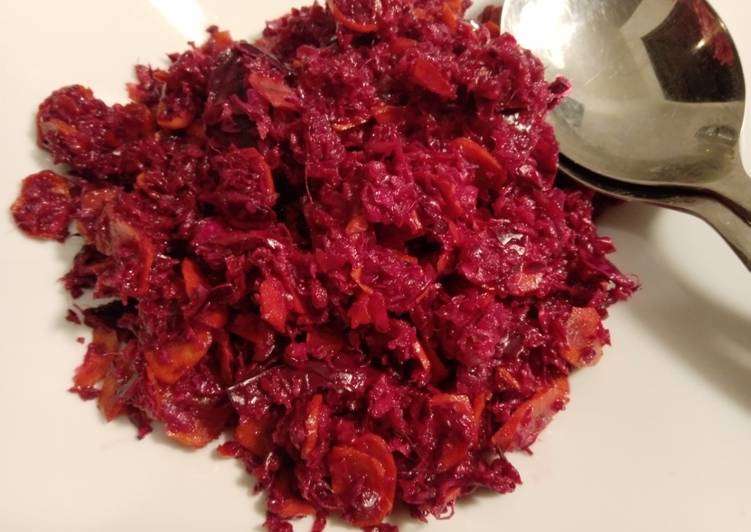 Rotkohl-Möhren-Salat nach Türkischer Art