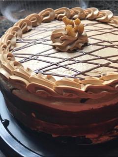 Una foto de Torta de nuez y dulce de leche. Fácil, ideal para vender