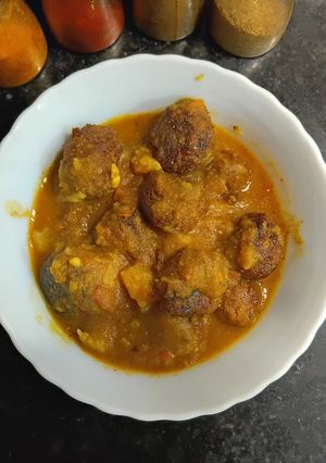 A picture of Soyabean Musoor Dal Kofta Curry - Bengali style.