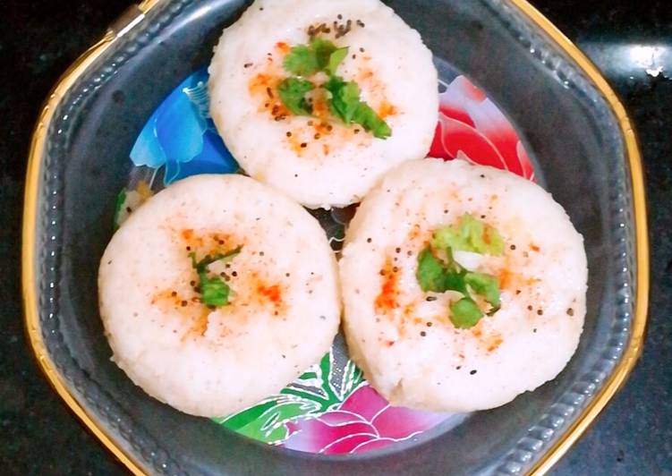 Recipe of Favorite Stuffed masala moong dal idli