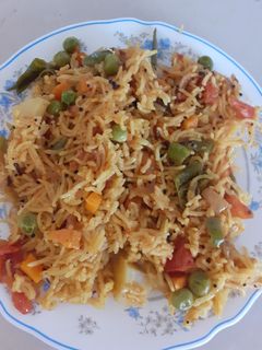 વધારેલા ભાત (Vagharela Bhat Recipe In Gujarati) રેસીપી મુખ્ય ફોટો