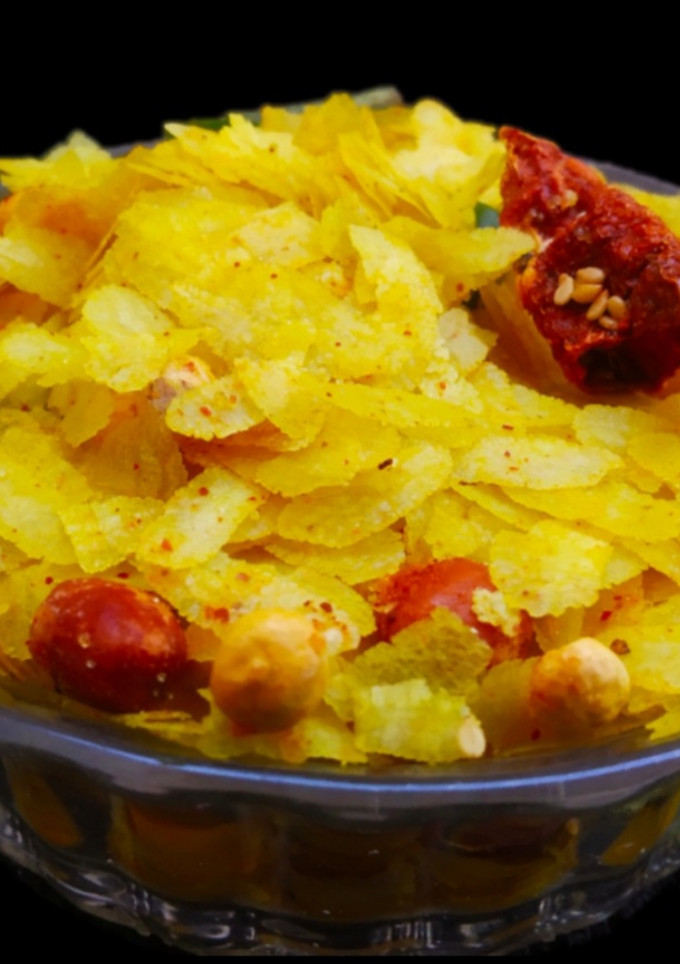 ચેવડો (chevdo recipe in gujarati) રેસીપી મુખ્ય ફોટો