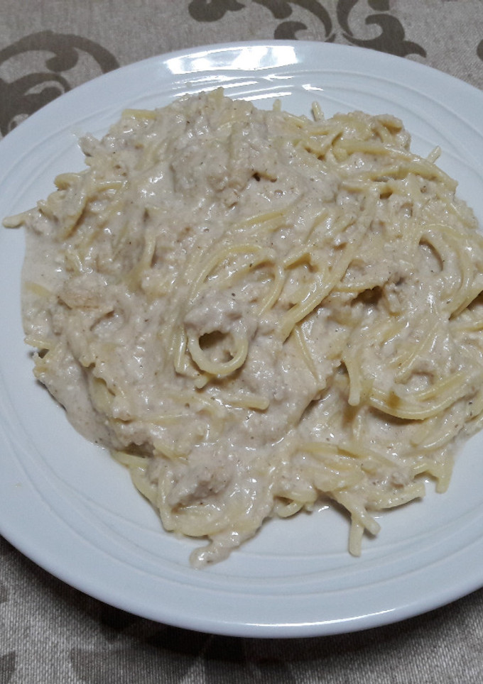 Una foto de Espaguetis con "queso crema" de avena sin gluten veganos 🍝