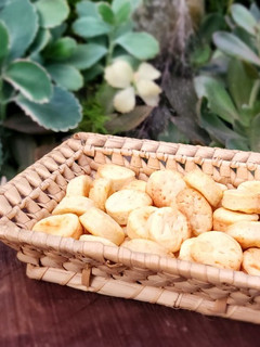 Una foto de 🧀 Bizcochitos de queso crema 🧀 tres ingredientes - sin huevo!