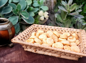 Una foto de 🧀 Bizcochitos de queso crema 🧀 tres ingredientes - sin huevo!