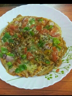 तवा रोटी पिज़्ज़ा (Tawa roti pizza recipe in Hindi) रेसिपी मुख्य फोटो