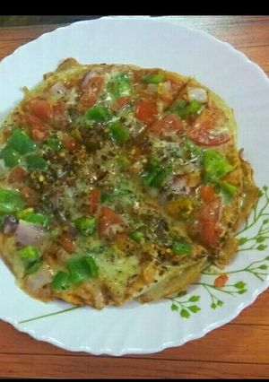 तवा रोटी पिज़्ज़ा (Tawa roti pizza recipe in Hindi) रेसिपी मुख्य फोटो