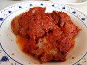 Una foto de lomo de cerdo con salsa de comino