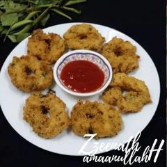 A picture of Suji or Semolina Medu Vadas.