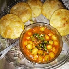 A picture of Sattu kachori /chole.